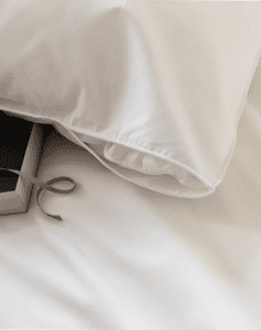 draps linge de lit hôtel sous taie