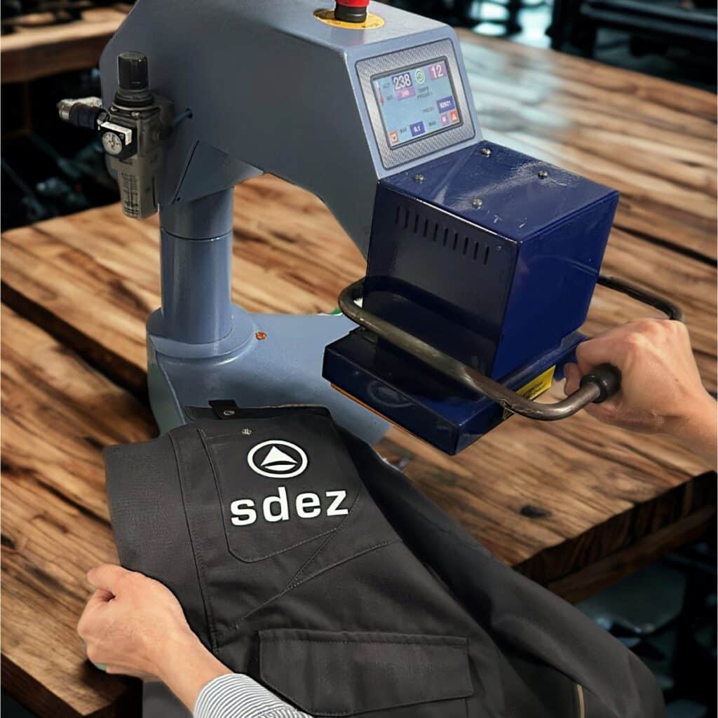 Personnalisation des vêtements de travail : un atout pour votre entreprise